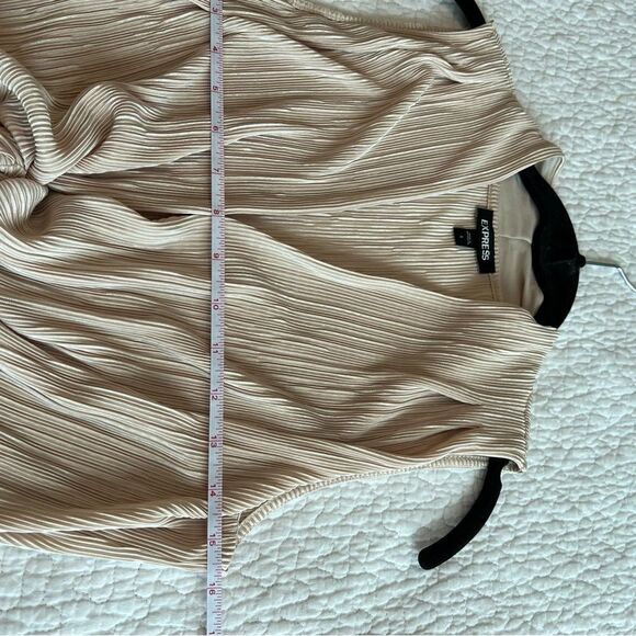 ✨ Express Women’s Champagne Crinkle Front Knot Top Small - Picture 10 of 11